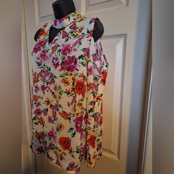 Relativity floral cold shoulder blouse large - Picture 3 of 5